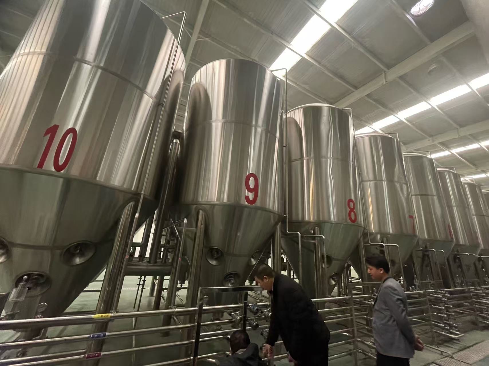 四更镇精酿啤酒设备厂—平面布置、设备设计、制造、调试、培训等一条龙服务